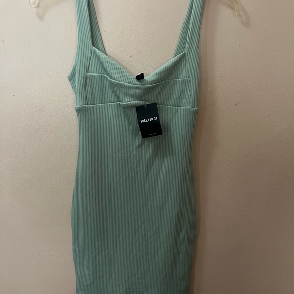 Olive green woman’s dress size medium - Picture 2 of 6